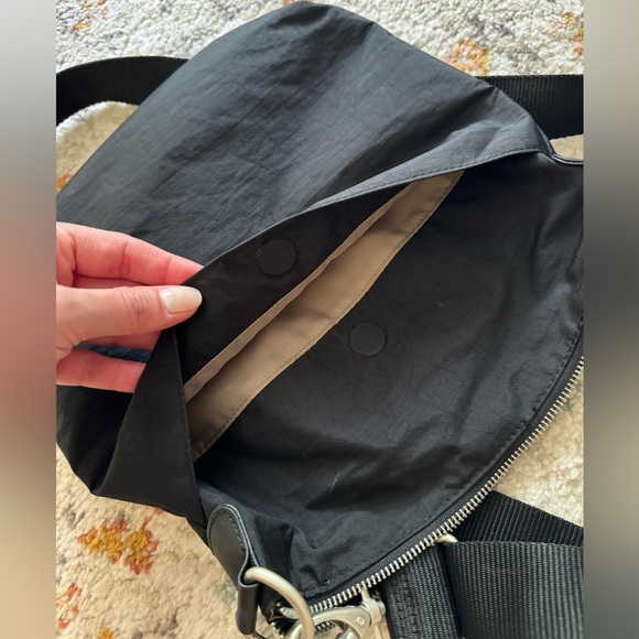 Black Baggallini crossbody - Picture 4 of 7